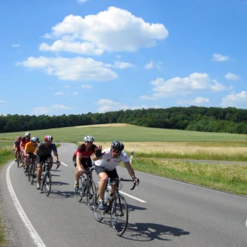 Rennradfahrer auf der Strasse