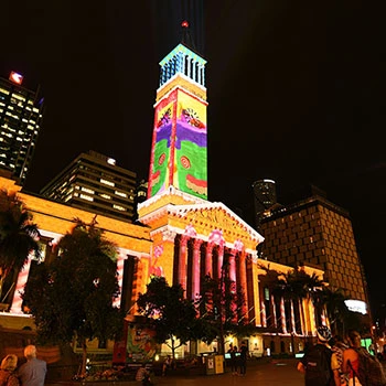 Rathaus von Brisbane mit Weihnachtsbeleuchtung