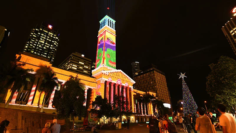 Rathaus von Brisbane mit Weihnachtsbeleuchtung