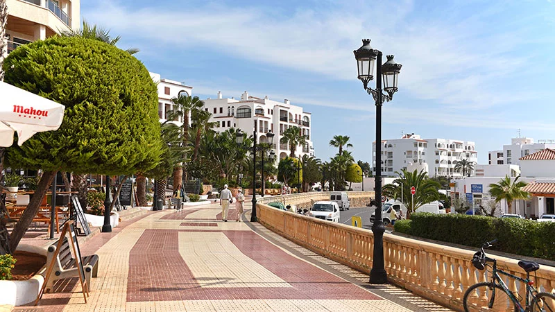 Promenade am Hafen von Santa Eularia Promenade am Hafen von Santa Eularia