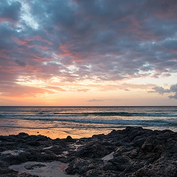 Morgenrot über dem Meer