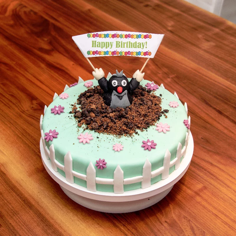 Birthday cake for garden fans