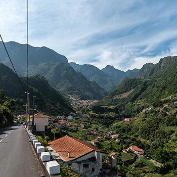 Berge und Täler bei Boaventura auf Madeira
