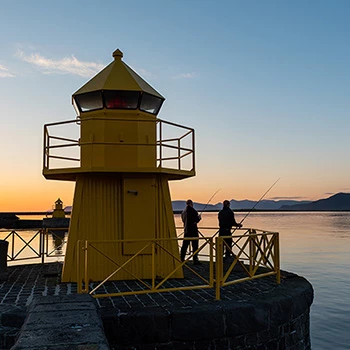 Angler am Leuchtturm in Reykjavik