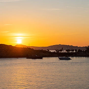 Sonnenuntergang am Paraga Beach