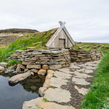 Hot spring Hrunalaug