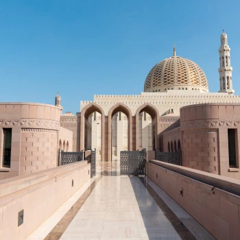 Seiteneingang der Sultan-Qabus-Moschee
