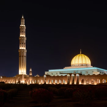 Sultan-Qabus-Moschee Maskat bei Nacht