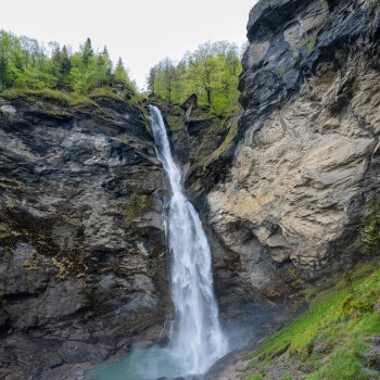 Hike from the Reichenbach Falls to the Aare Gorge in Switzerland