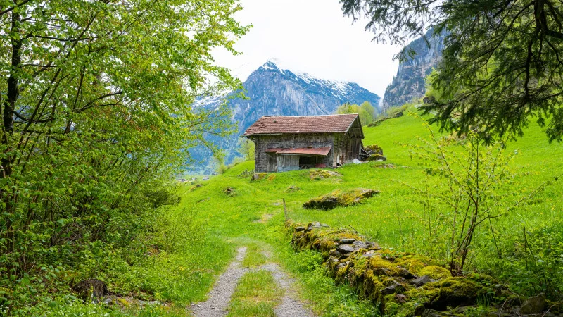 Alte Hütte in den schweizer Bergen