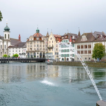 Fontäne am Kleinwasserkraftwerk Mühlenplatz