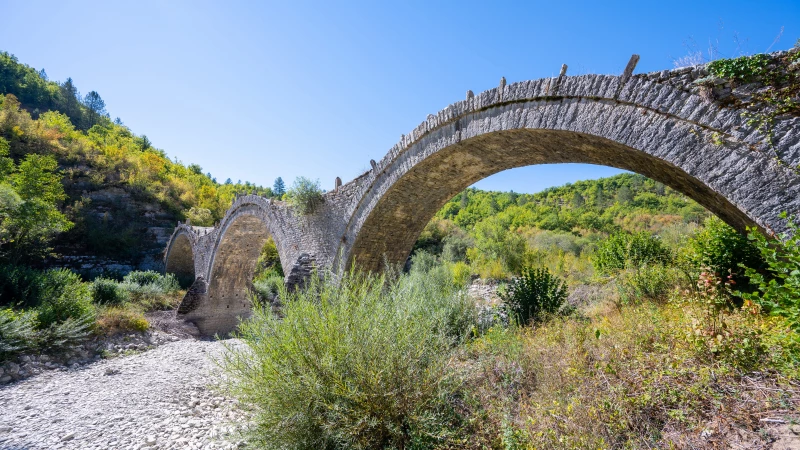 Plakidas Brücke im Pindos Gebirge