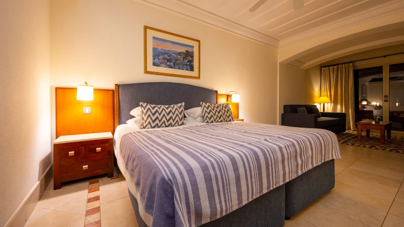 Schönes großes und modernes Zimmer im mediterranen Stil Schönes großes und modernes Zimmer im mediterranen Stil