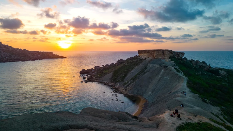 Qarraba Bay bei Sonnenuntergang