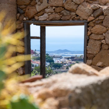 Derelict hut on the way to Roque del Conde