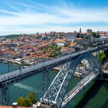 Ponte Luis in front of the old town of Porto