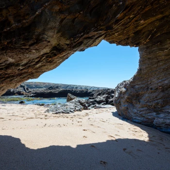 Rock arch at Praia dos Buizinhos