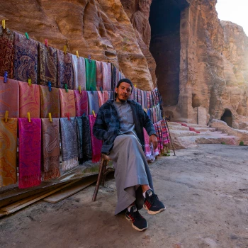 Junger Tuchhändler in Little Petra