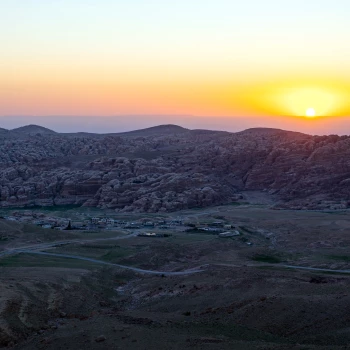 Das Tal von Petra im Sonnenuntergang