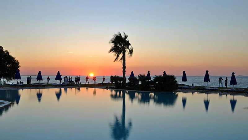 Sonnenuntergang am Pool des Neptune Hotel Kos