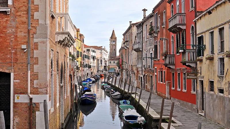 Schöner Kanal in Dorsoduro Venedig