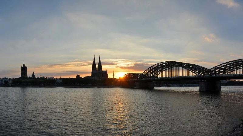 Skyline Köln bei Sonnenuntergang