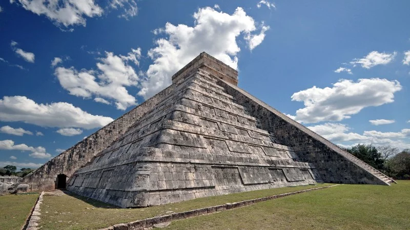 Pyramid at Chichen Itza Mexico
