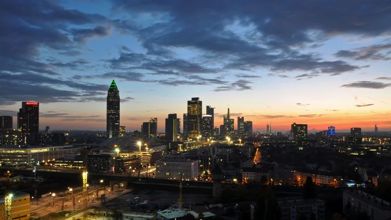 Frankfurt Skyline bei Sonnenaufgang