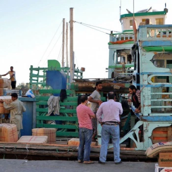 Frachtschiff aus Holz in Dubai