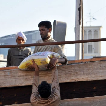 Arab workers loading a ship in Dubai