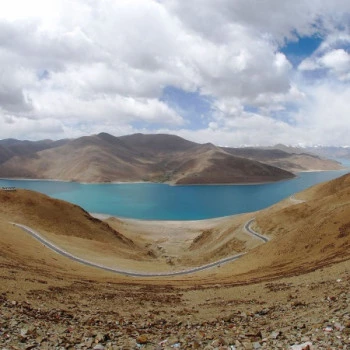 Aussicht auf den Yamdrok-Tso vom Pass Kampa-La