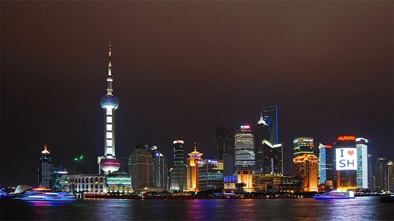 Bunte Skyline Shanghai bei Nacht