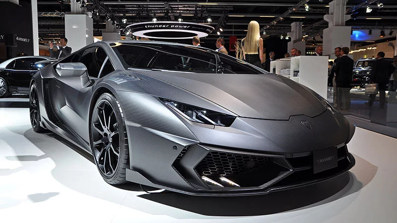 Schwarzer Lamborghini Torofeo Sportwagen