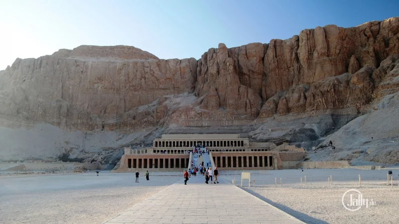 Der Tempel der Hatschepsut beim Tal der Königen in Ägypten Der Tempel der Hatschepsut beim Tal der Königen in Ägypten