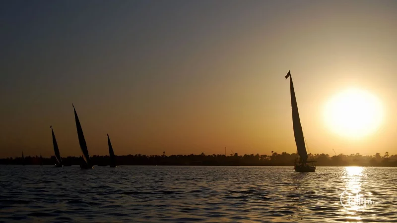 Sonnenuntergang mit Booten am Nil Ägypten 