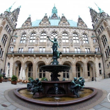 Wallpaper inner courtyard of Hamburg town hall with fountain